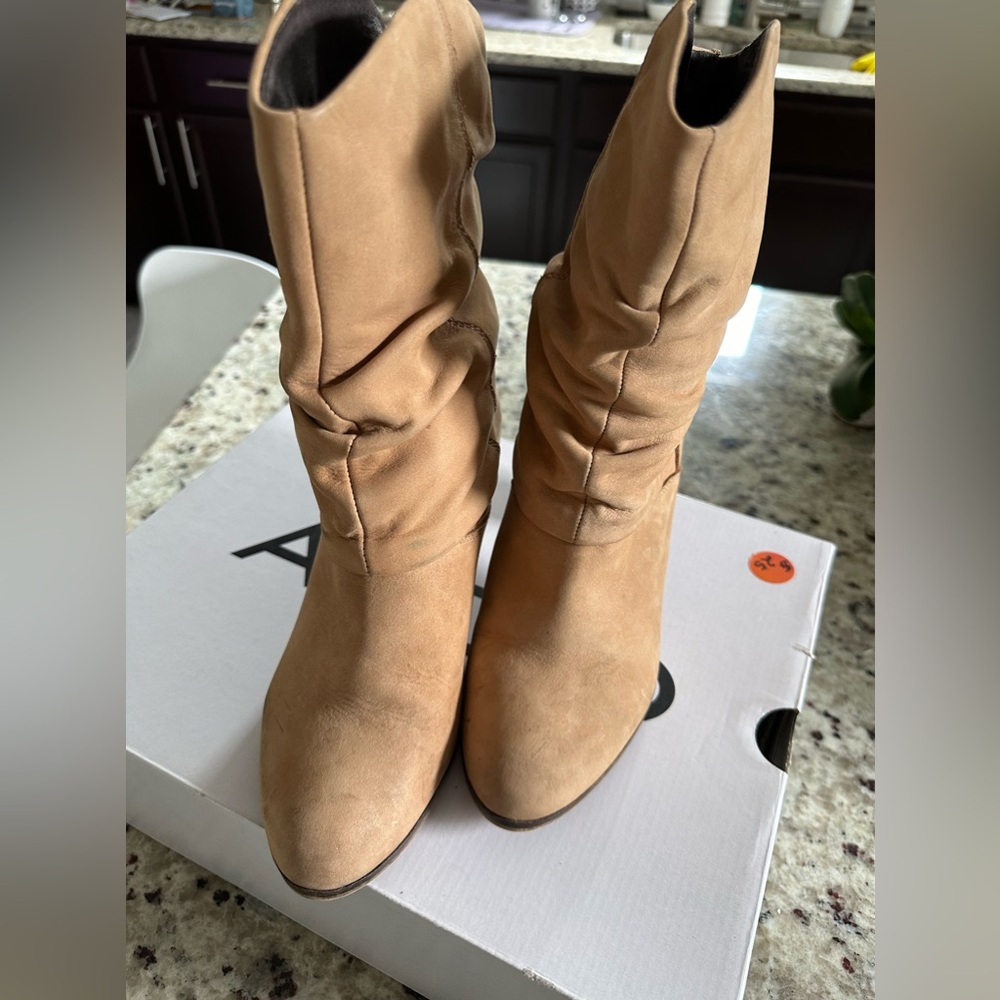 Women’s Aldo boots. Size 38.